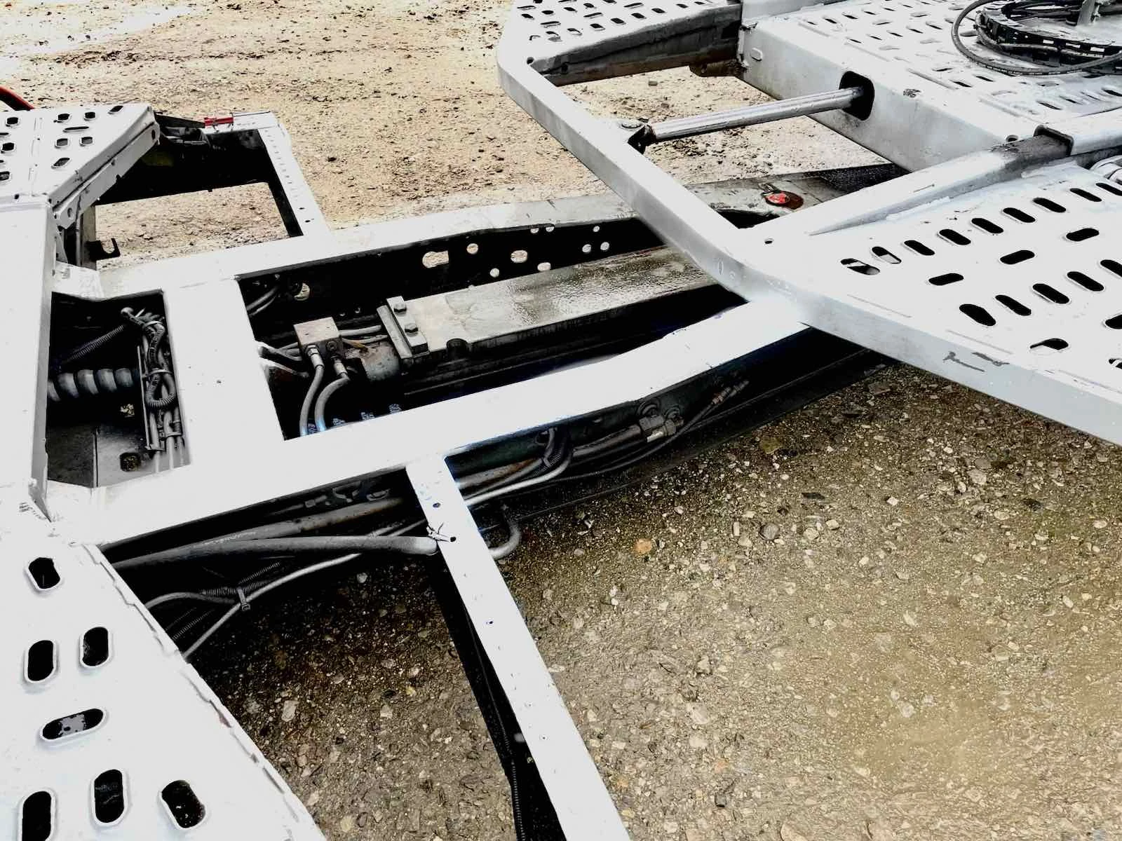 Mercedes-Benz 1844  - изображение 10