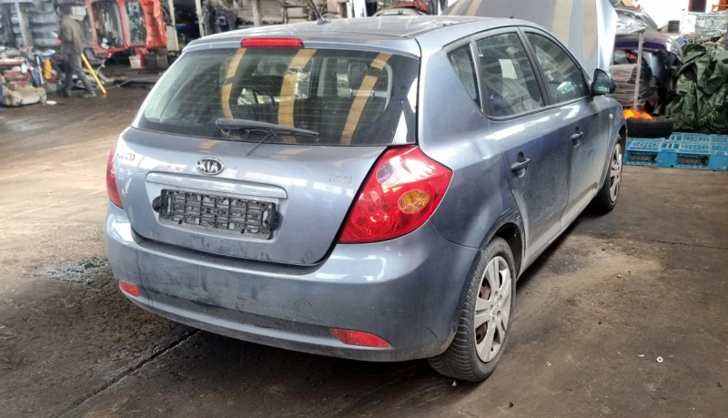 Kia Ceed 1.6 CRDI, снимка 1 - Автомобили и джипове - 41395233