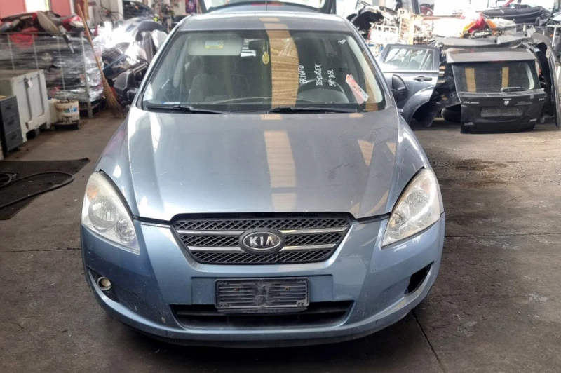 Kia Ceed 1.6 CRDI, снимка 6 - Автомобили и джипове - 41395233