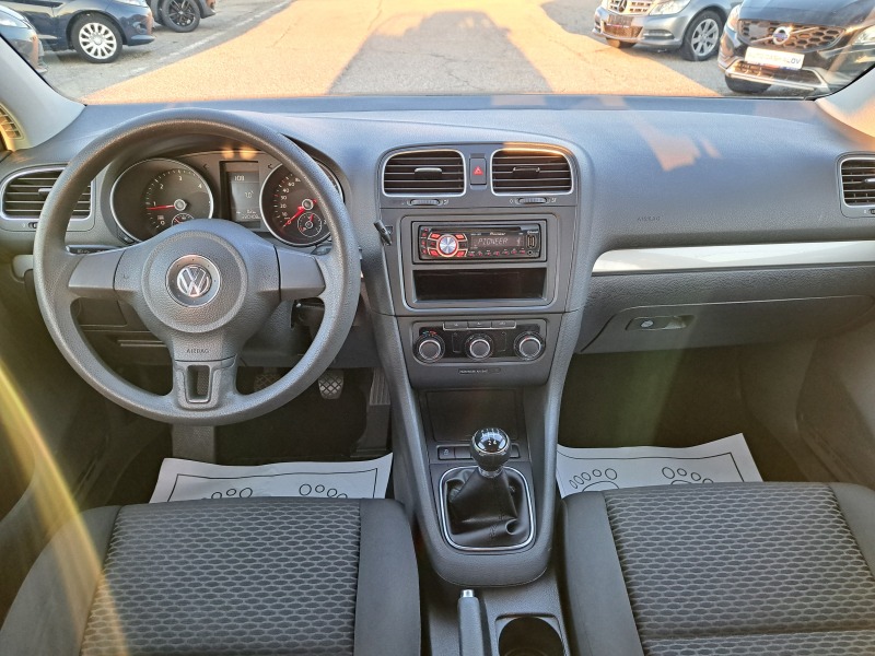 VW Golf 1,6 tdi, снимка 10 - Автомобили и джипове - 46354698