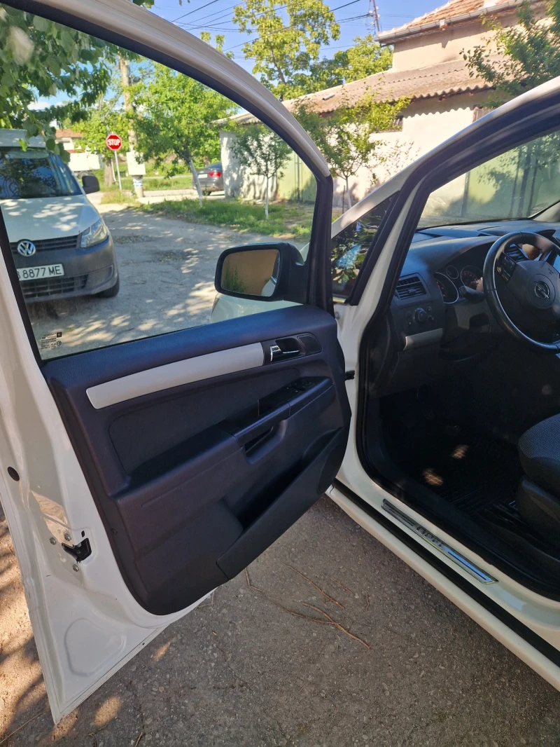 Opel Zafira, снимка 11 - Автомобили и джипове - 52326905