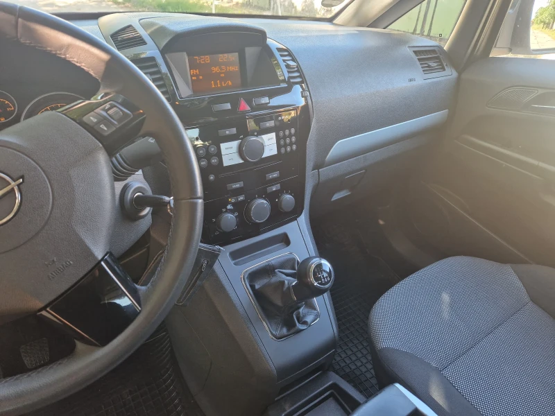 Opel Zafira, снимка 8 - Автомобили и джипове - 52326905