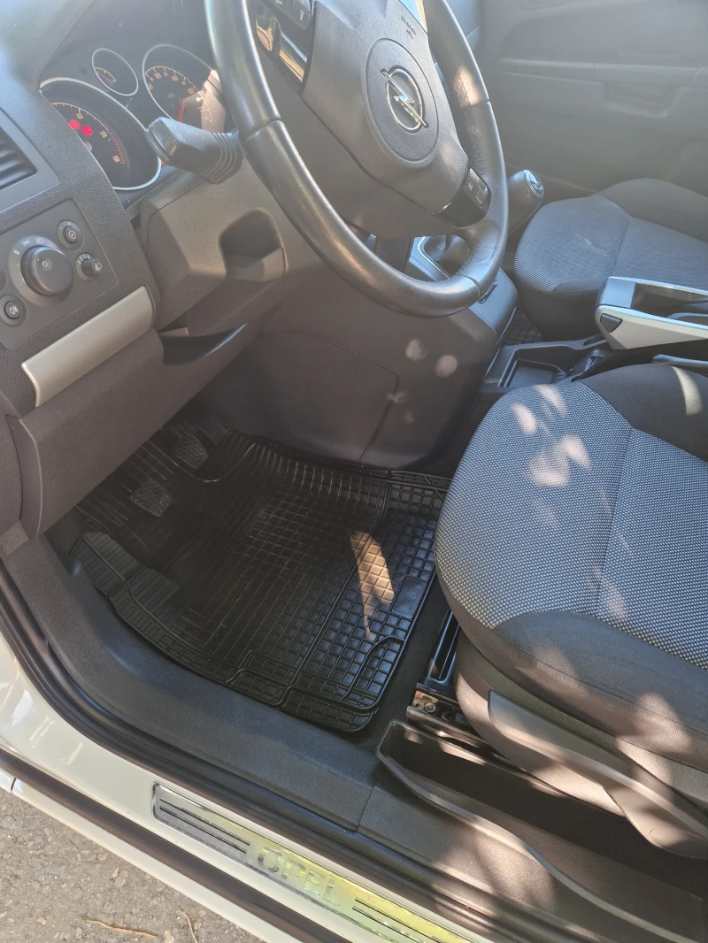 Opel Zafira, снимка 10 - Автомобили и джипове - 52326905