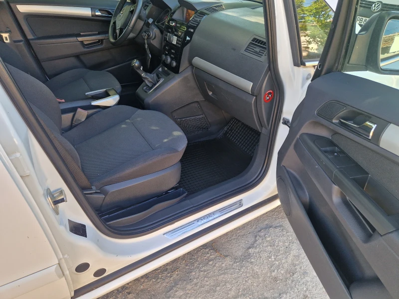 Opel Zafira, снимка 16 - Автомобили и джипове - 52326905