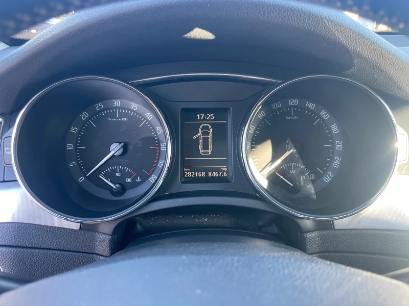 Skoda Superb, снимка 10 - Автомобили и джипове - 52676913