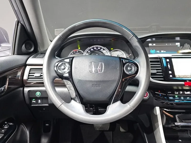 Honda Accord 2.4 Бензин, снимка 4 - Автомобили и джипове - 56219956