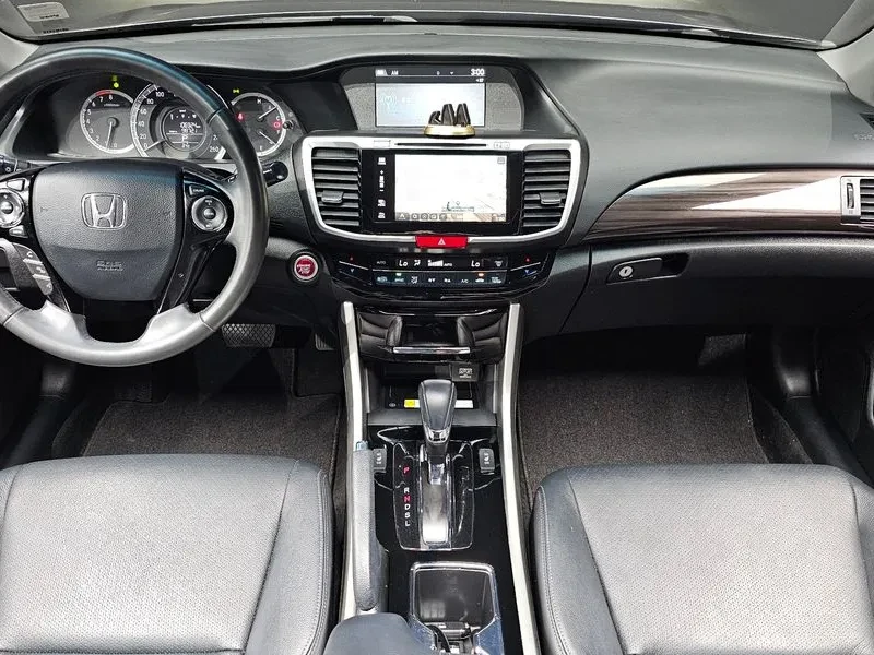 Honda Accord 2.4 Бензин, снимка 3 - Автомобили и джипове - 56219956