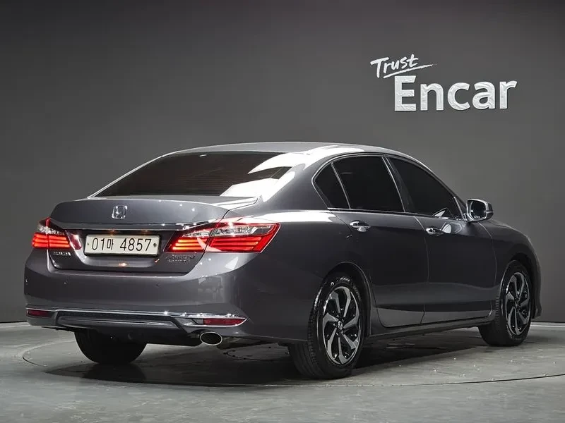 Honda Accord 2.4 Бензин, снимка 2 - Автомобили и джипове - 56219956