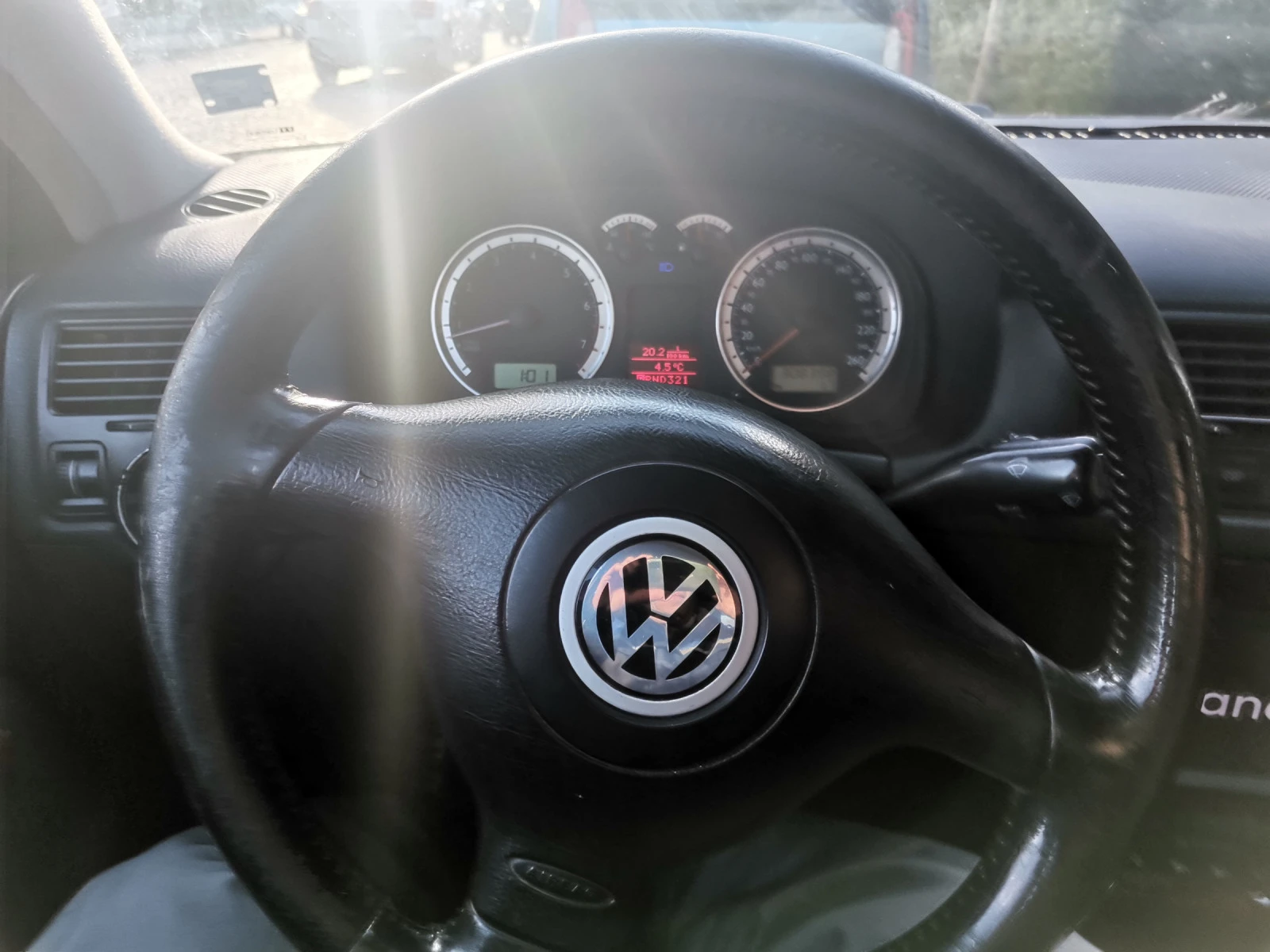 VW Bora 2.3 V5 автоматик - изображение 6