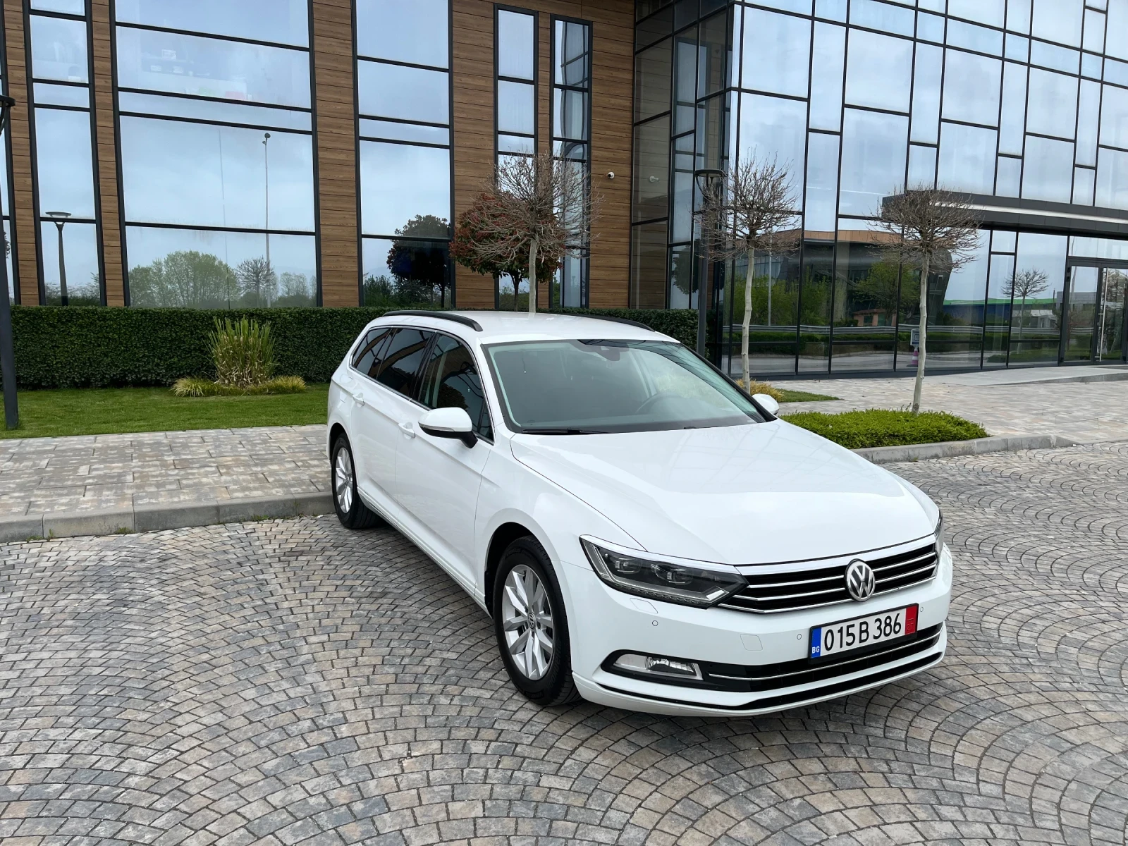 VW Passat 2.0TDi* Full Led* Distronik* Navi* DSG6* Masaj sed - изображение 2