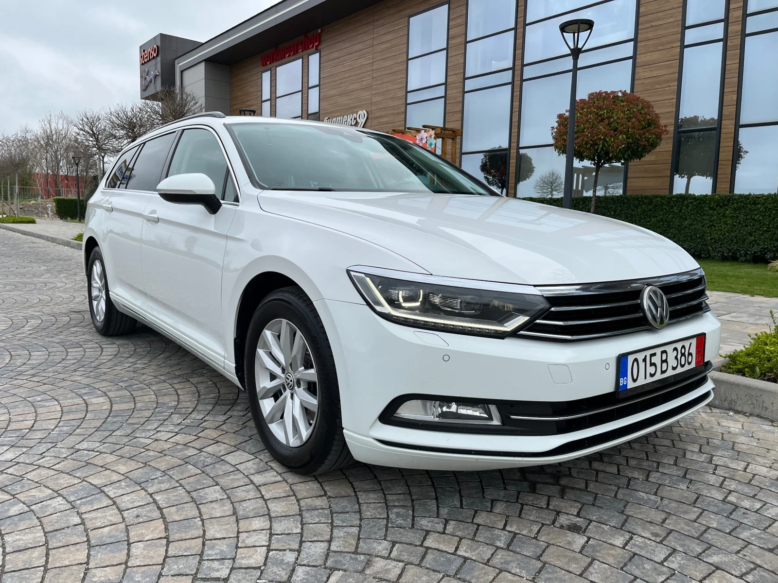 VW Passat 2.0TDi* Full Led* Distronik* Navi* DSG6* Masaj sed - изображение 7
