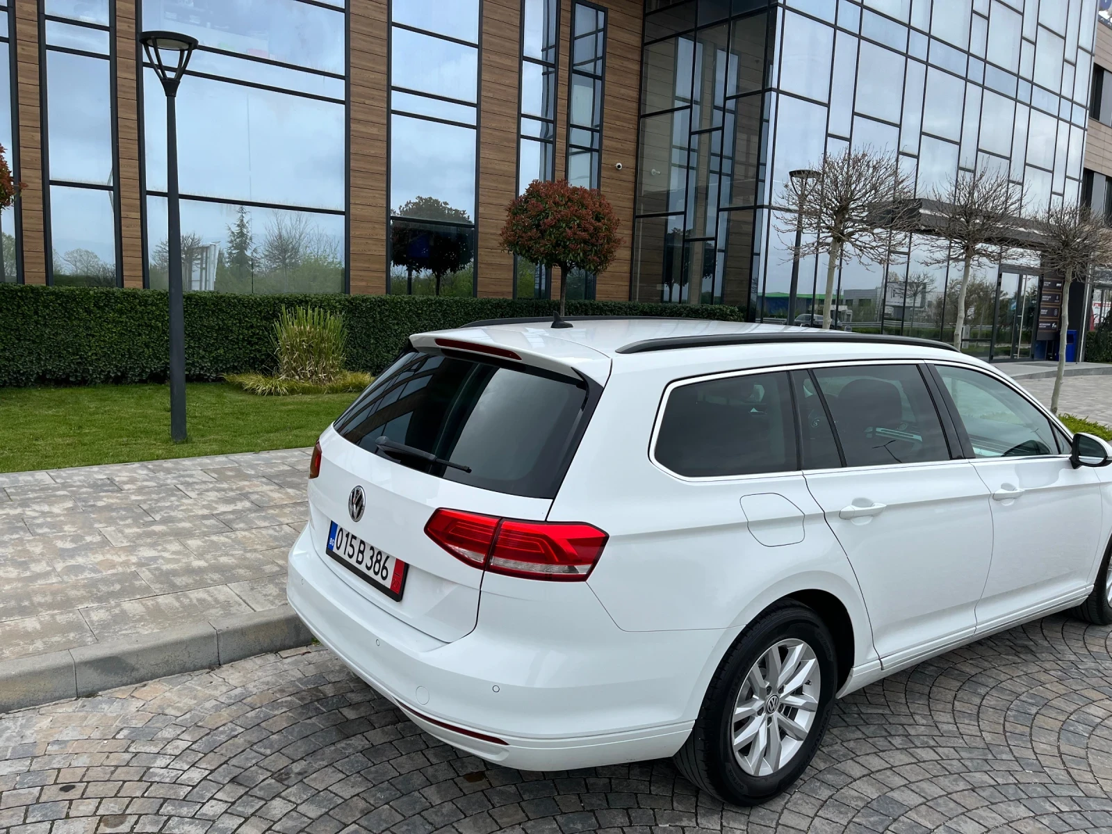 VW Passat 2.0TDi* Full Led* Distronik* Navi* DSG6* Masaj sed - изображение 6