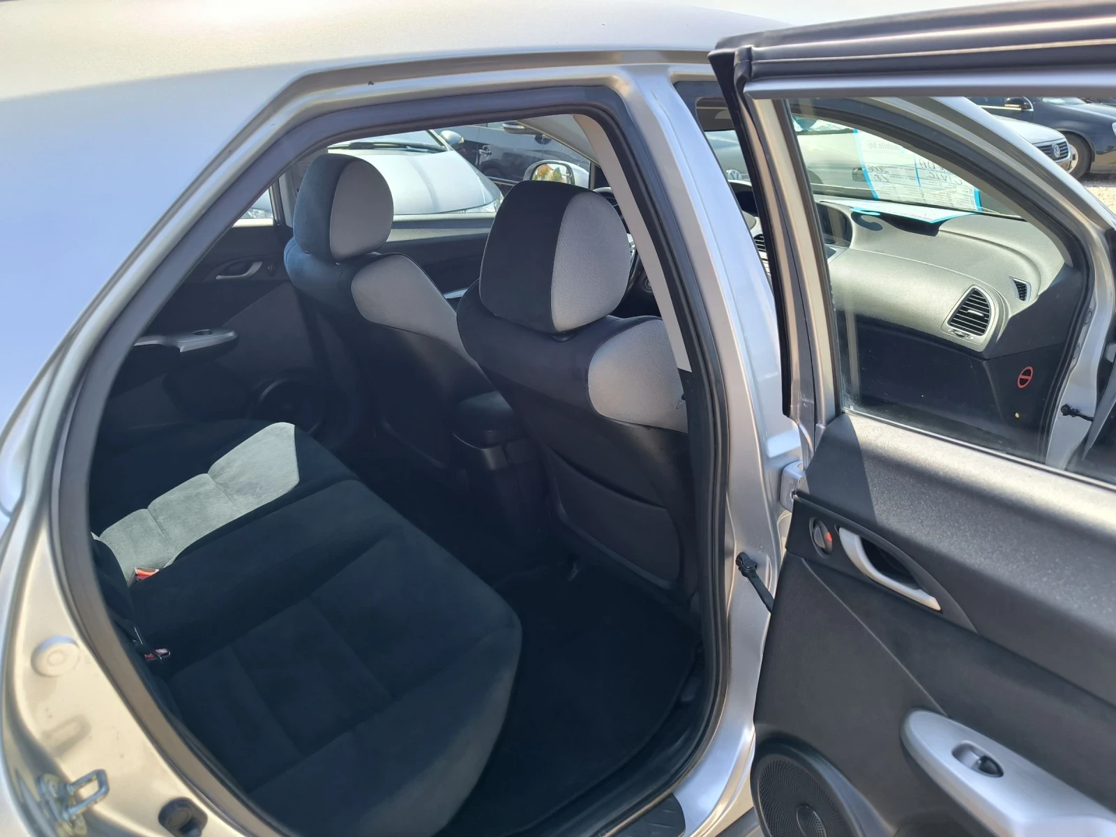 Honda Civic 1.8i Automatic  - изображение 10