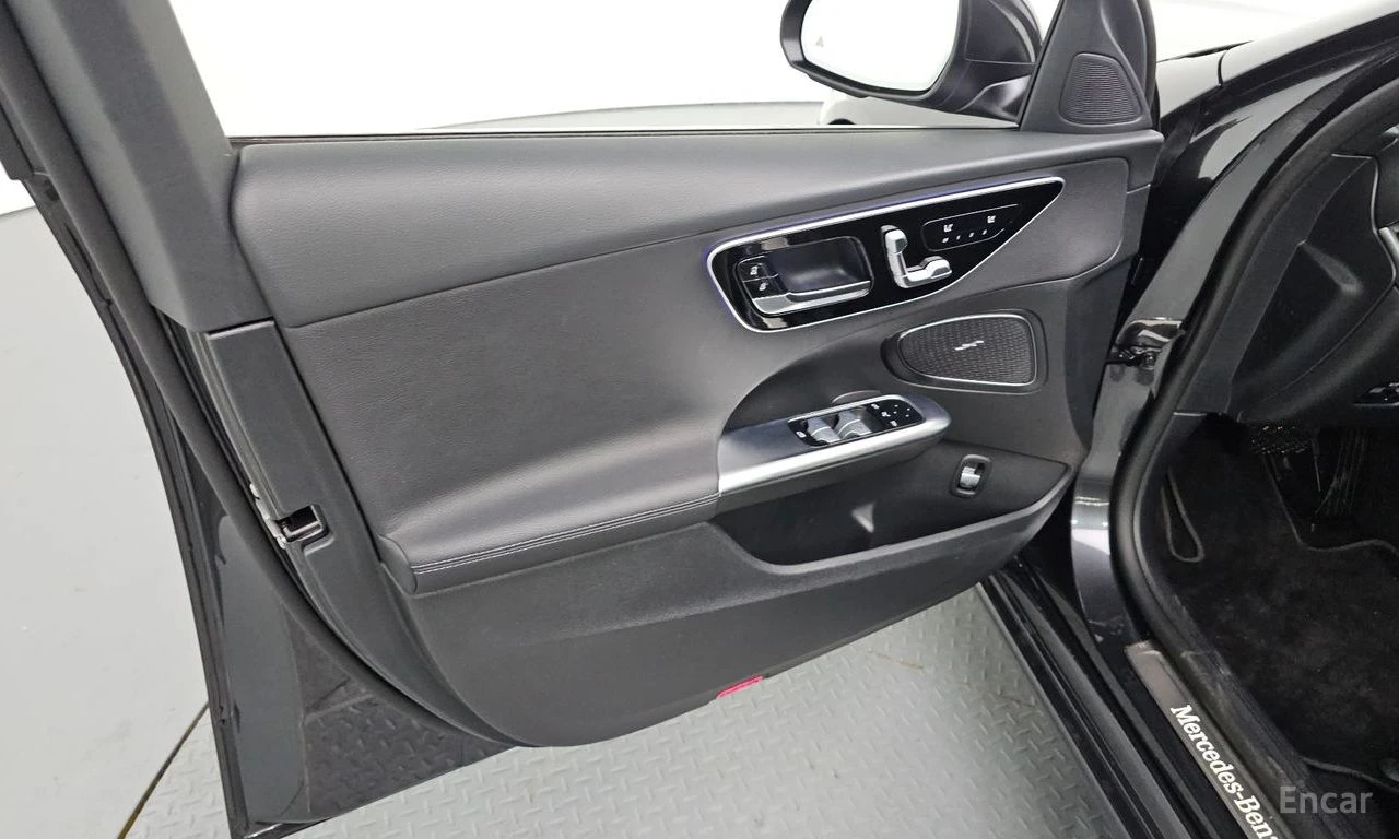 Mercedes-Benz C 300 4MATIC* ПОДГРЕВ* ОБДУХВАНЕ* 360 КАМЕРИ* ПАНОРАМА, снимка 7 - Автомобили и джипове - 54357638