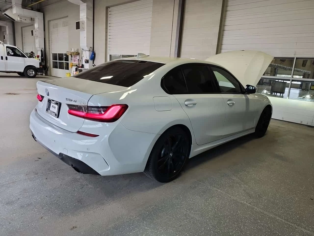 BMW 330  330I XDRIVE LED | PANO | AMBIENT, снимка 3 - Автомобили и джипове - 55165606