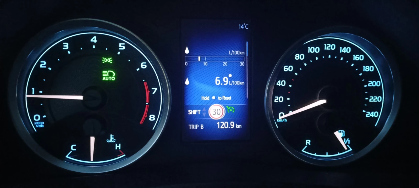 Toyota Corolla 1.6 132кс фейслифт/Камера/Автопилот/Line Assist, снимка 15 - Автомобили и джипове - 55174517