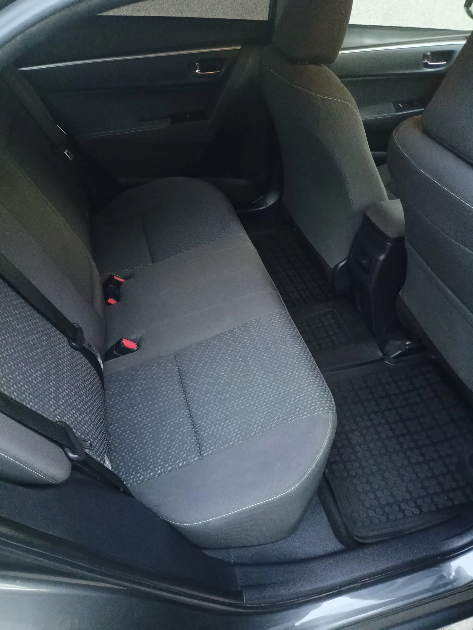 Toyota Corolla 1.6 132кс фейслифт/Камера/Автопилот/Line Assist, снимка 13 - Автомобили и джипове - 55174517