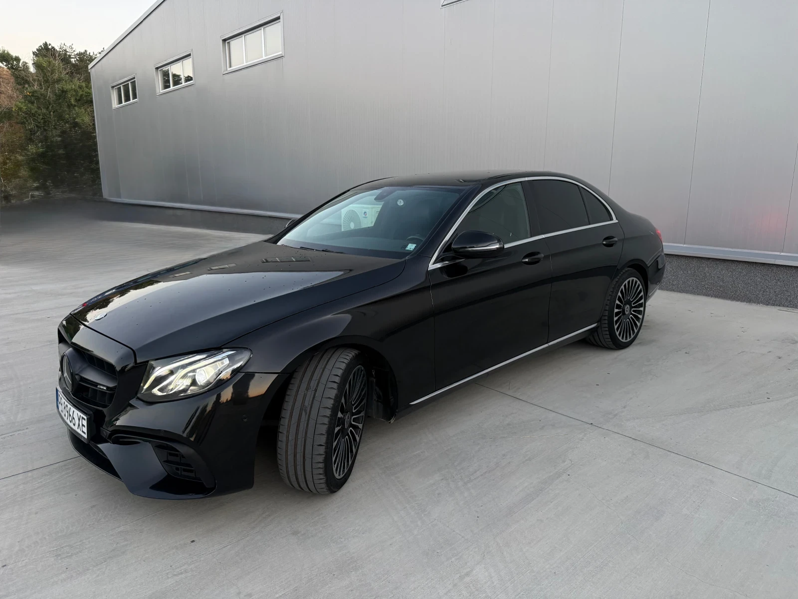 Mercedes-Benz E 220 AMG / 9G-Tronic, снимка 4 - Автомобили и джипове - 55644779