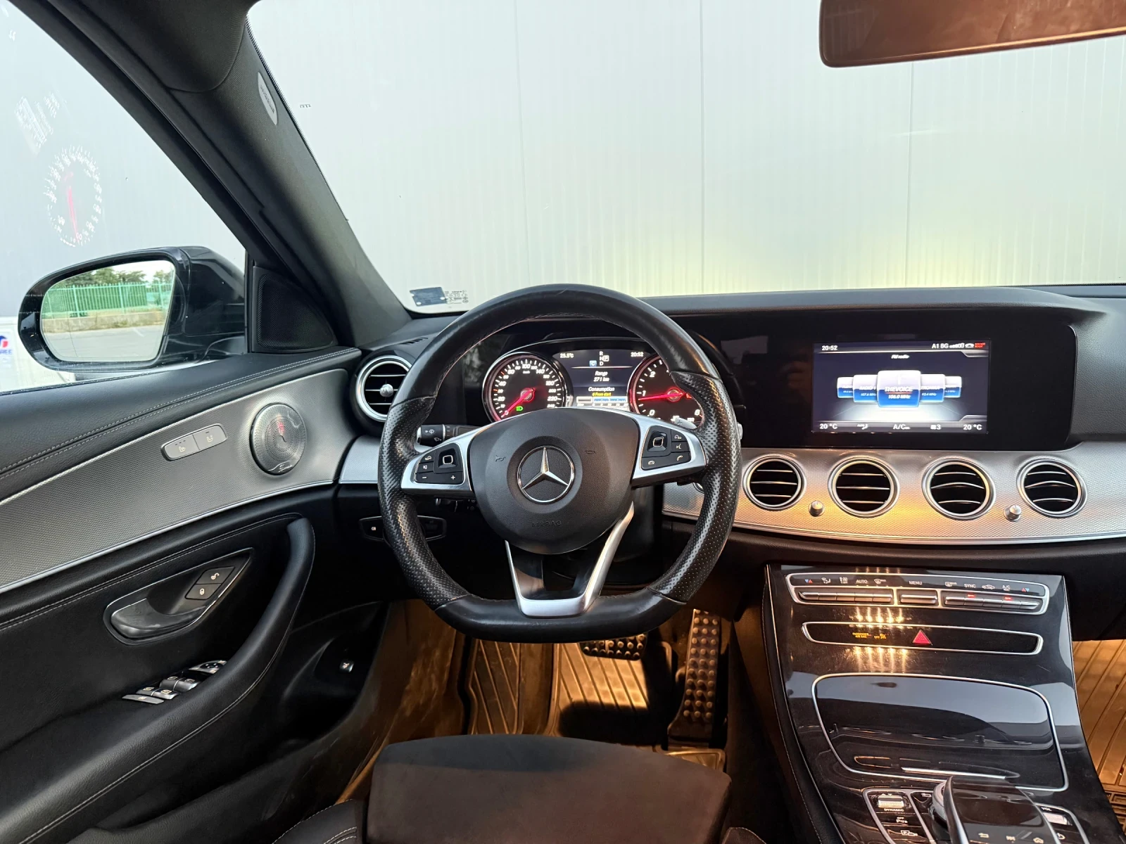 Mercedes-Benz E 220 AMG / 9G-Tronic, снимка 8 - Автомобили и джипове - 55644779
