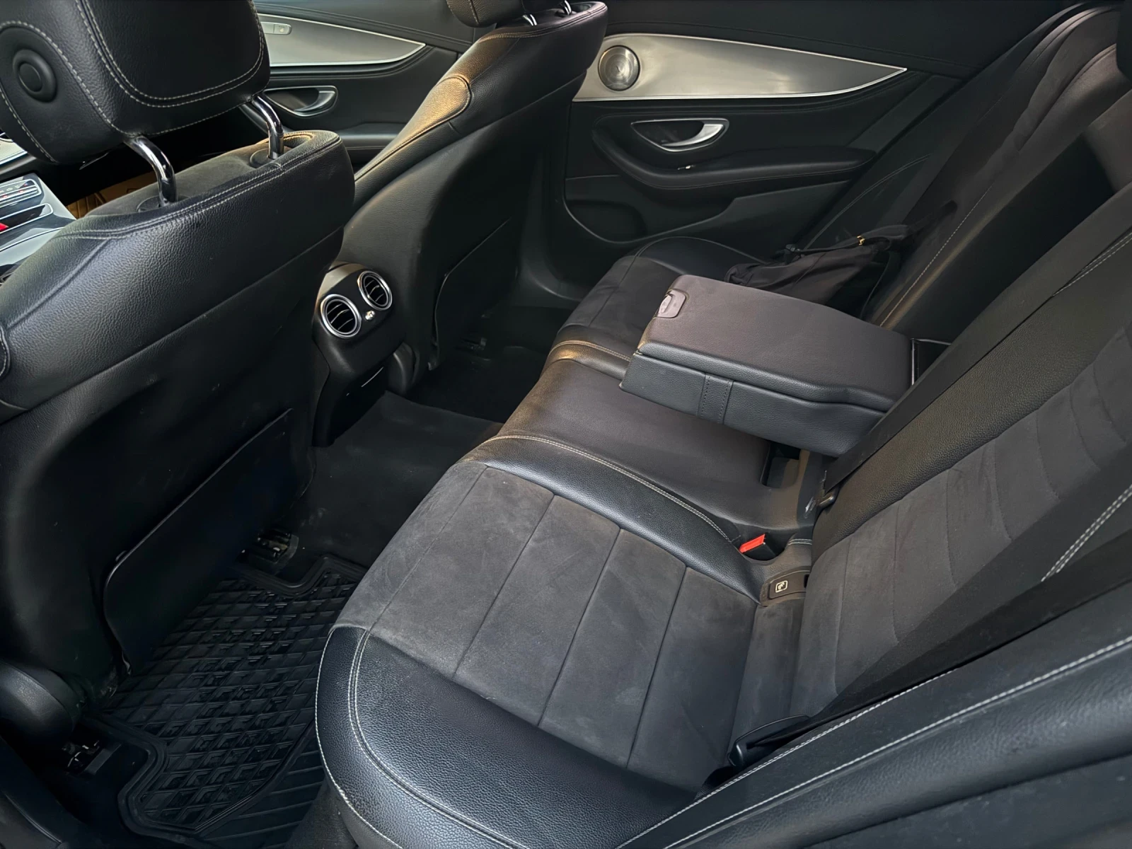 Mercedes-Benz E 220 AMG / 9G-Tronic, снимка 10 - Автомобили и джипове - 55644779
