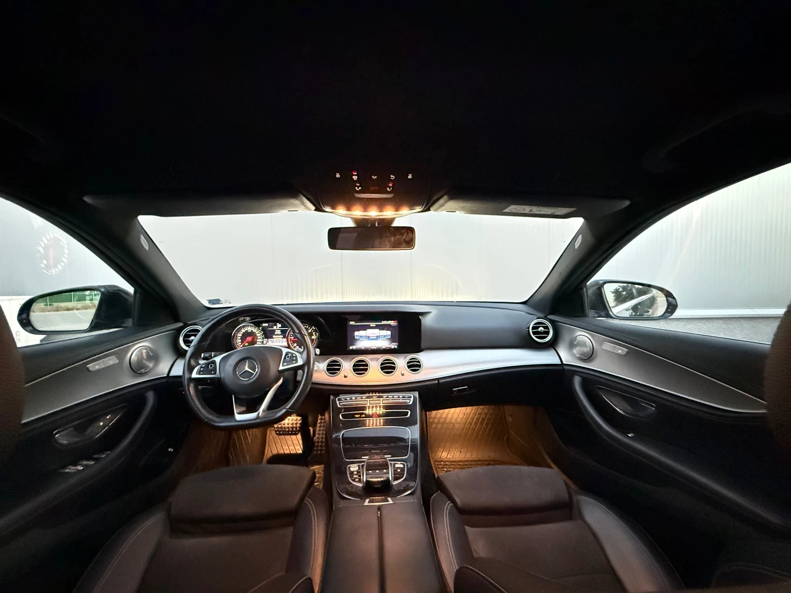 Mercedes-Benz E 220 AMG / 9G-Tronic, снимка 9 - Автомобили и джипове - 55644779