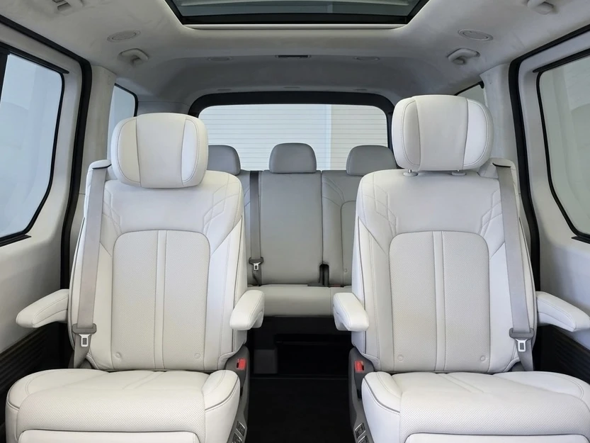 Hyundai Staria 2.2 CRDi Luxury 4WD, снимка 3 - Автомобили и джипове - 55646130