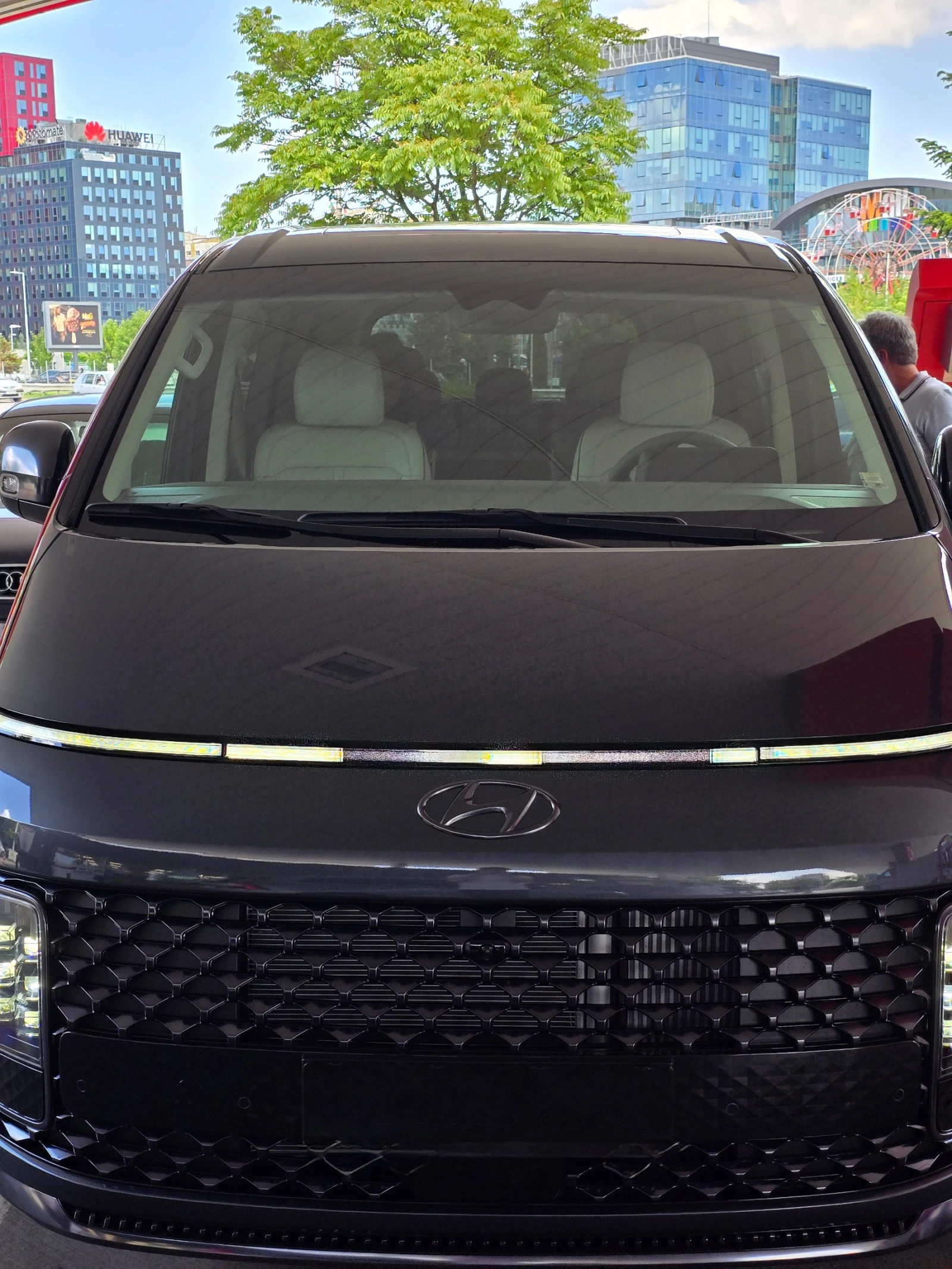 Hyundai Staria 2.2 CRDi Luxury 4WD, снимка 5 - Автомобили и джипове - 55646130