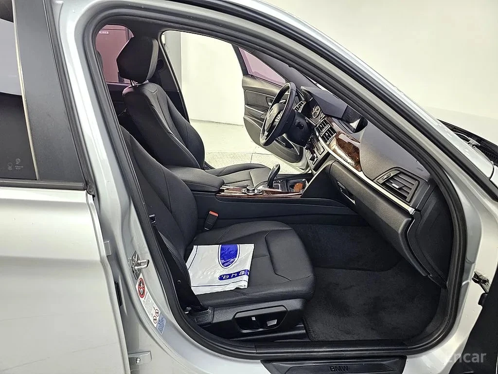BMW 320 * 320i * БЕЗ ПЪРВОНАЧАЛНА ВНОСКА, снимка 10 - Автомобили и джипове - 56105412