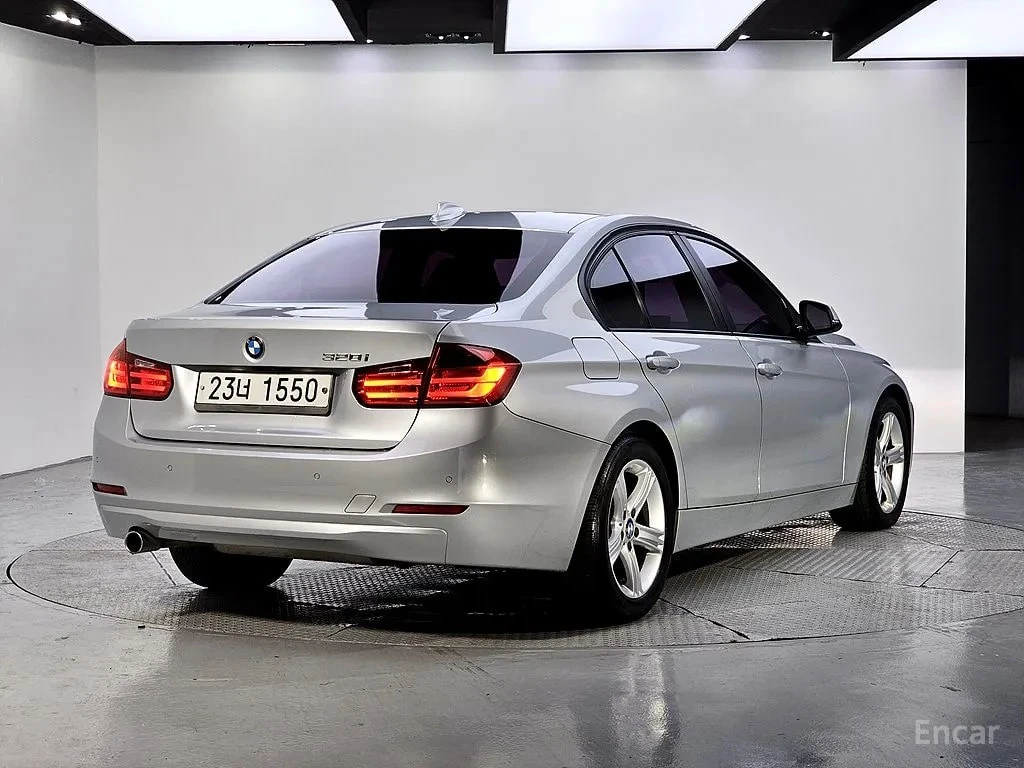 BMW 320 * 320i * БЕЗ ПЪРВОНАЧАЛНА ВНОСКА, снимка 4 - Автомобили и джипове - 56105412