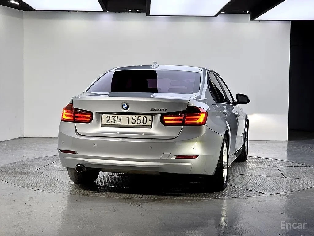 BMW 320 * 320i * БЕЗ ПЪРВОНАЧАЛНА ВНОСКА, снимка 3 - Автомобили и джипове - 56105412