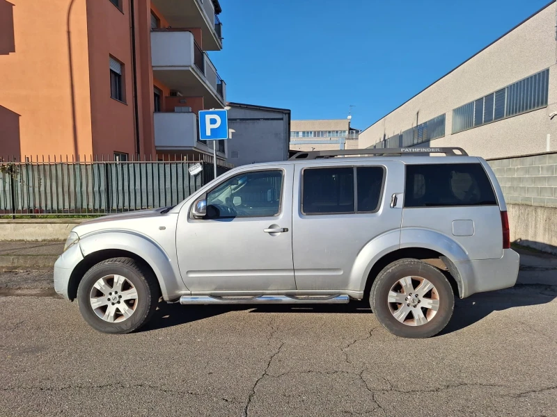 Nissan Pathfinder, снимка 5 - Автомобили и джипове - 48780193