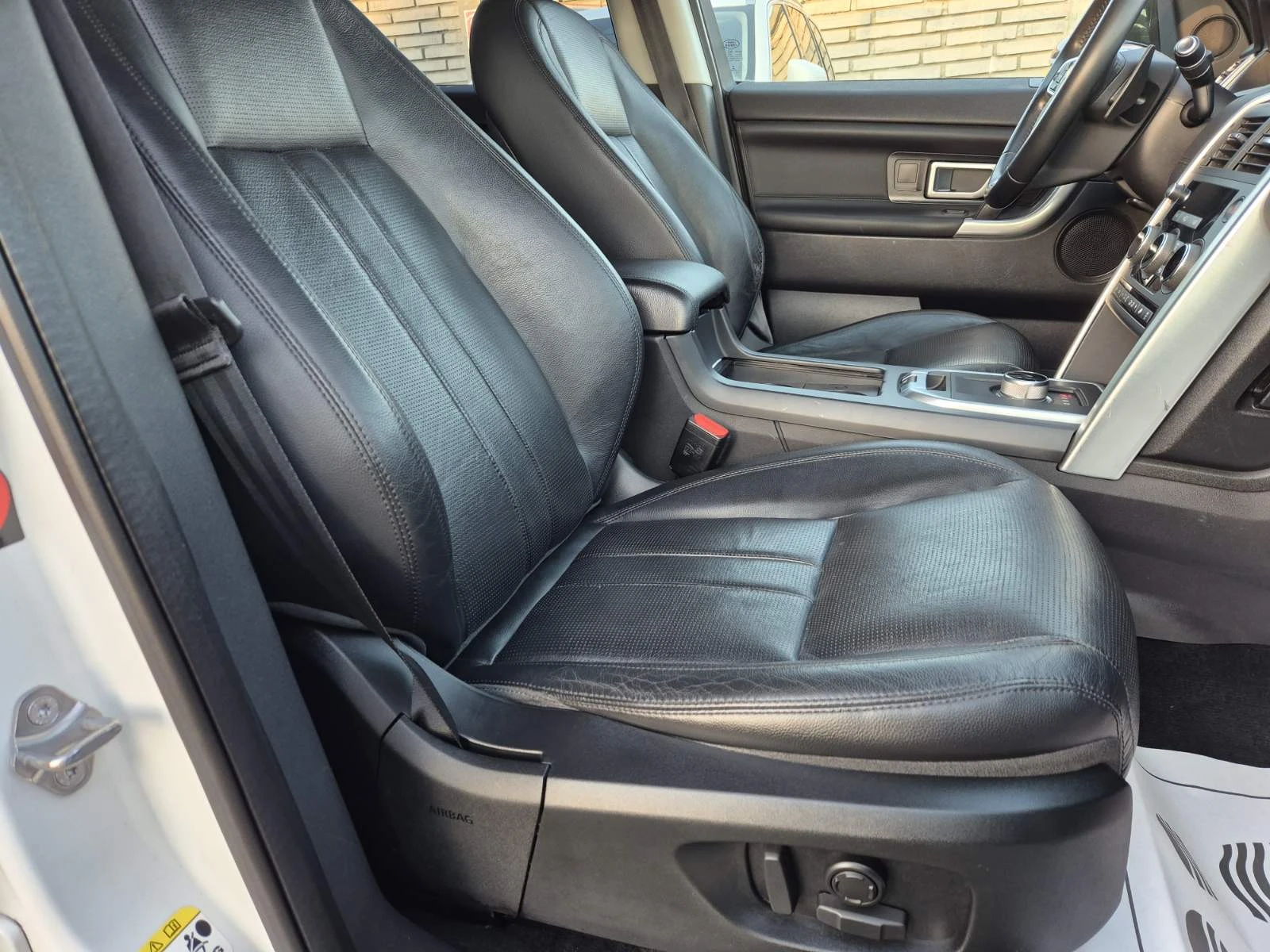 Land Rover Discovery Sport 2.0D-HSE, снимка 12 - Автомобили и джипове - 54151060