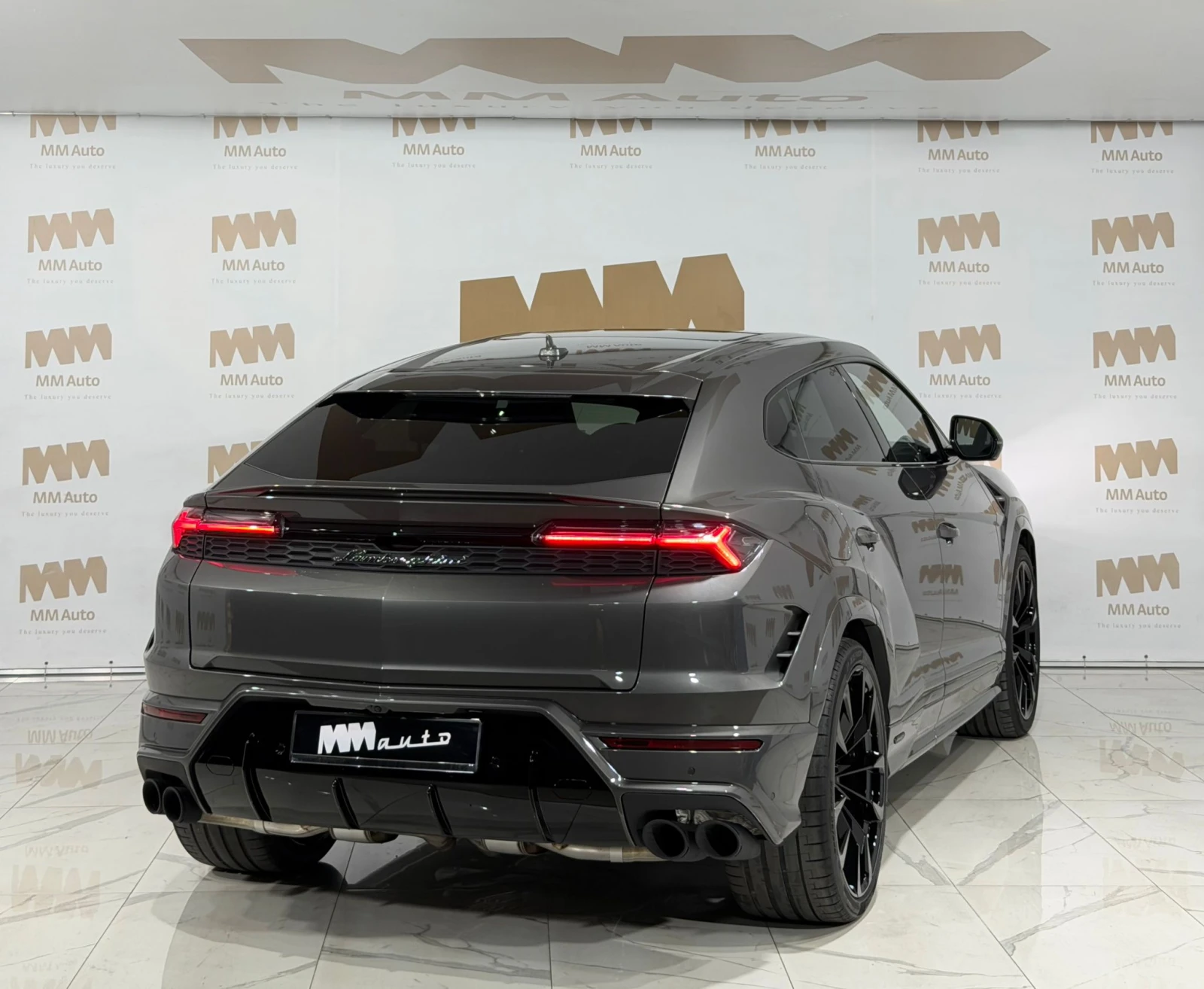 Lamborghini Urus SE* Carbon* HuD* Pano* B&O, снимка 3 - Автомобили и джипове - 54968109