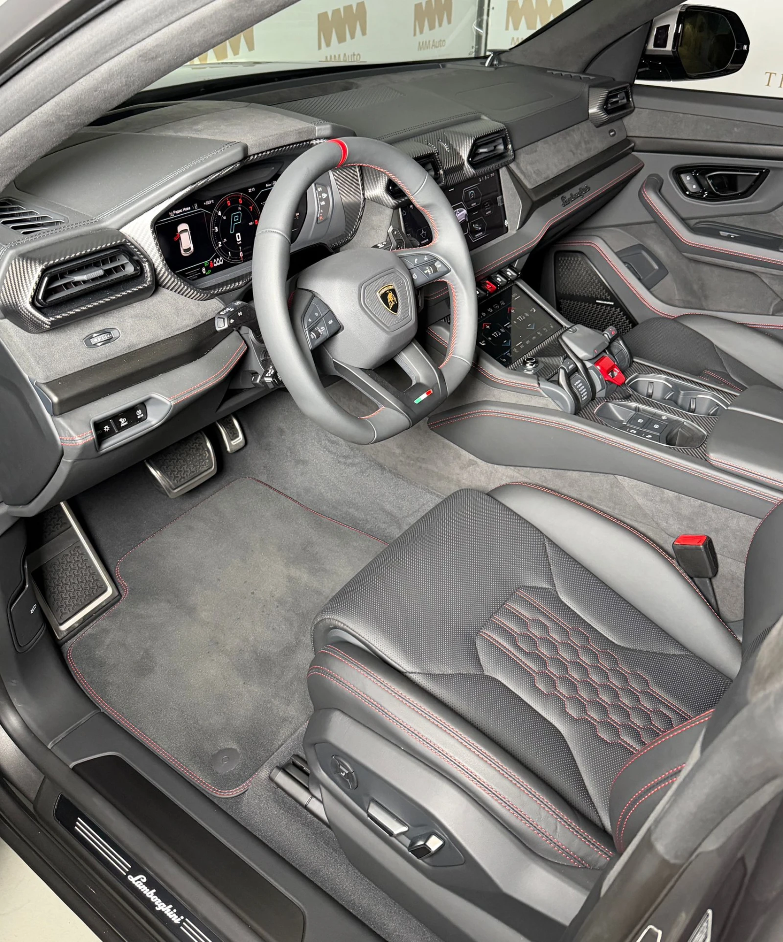 Lamborghini Urus SE* Carbon* HuD* Pano* B&O, снимка 7 - Автомобили и джипове - 54968109