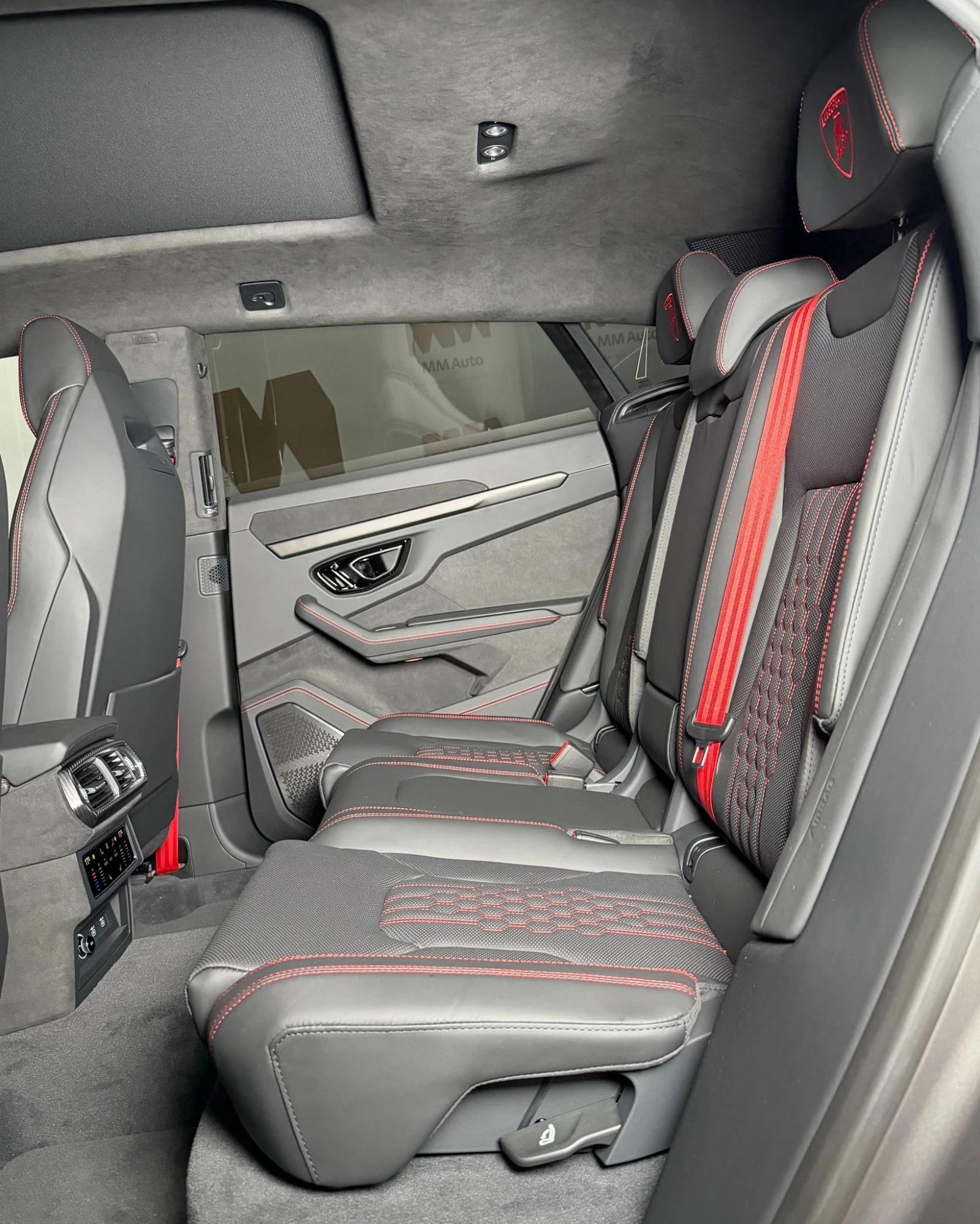 Lamborghini Urus SE* Carbon* HuD* Pano* B&O, снимка 14 - Автомобили и джипове - 54968109