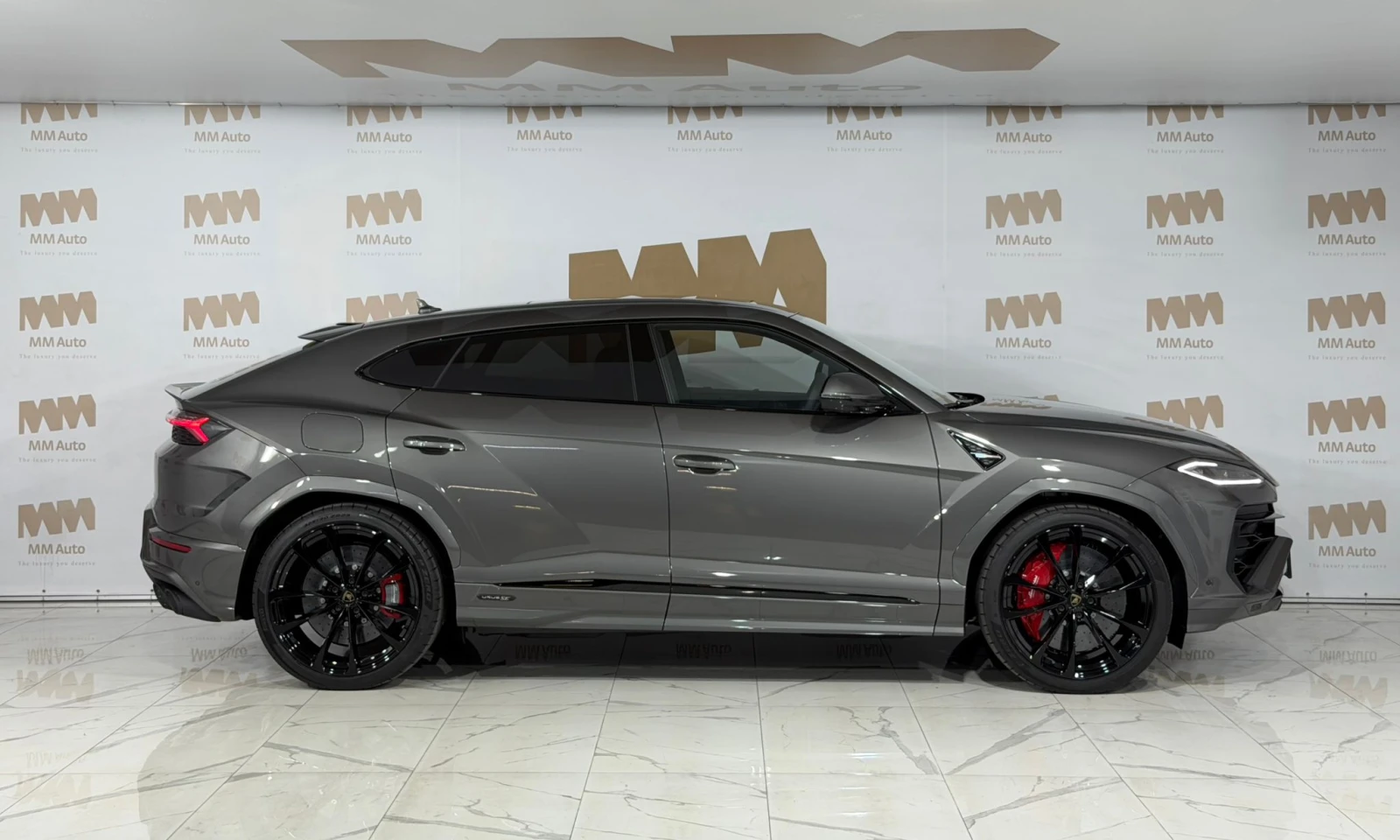 Lamborghini Urus SE* Carbon* HuD* Pano* B&O, снимка 2 - Автомобили и джипове - 54968109