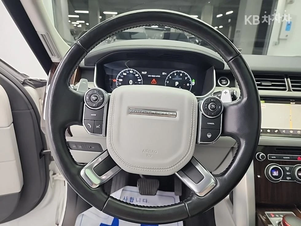 Land Rover Range rover 5.0 V8 SE HEAD UP 360CAM ЕКРАНИ FULL, снимка 9 - Автомобили и джипове - 55539242