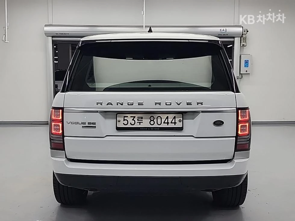 Land Rover Range rover 5.0 V8 SE HEAD UP 360CAM ЕКРАНИ FULL, снимка 4 - Автомобили и джипове - 55539242