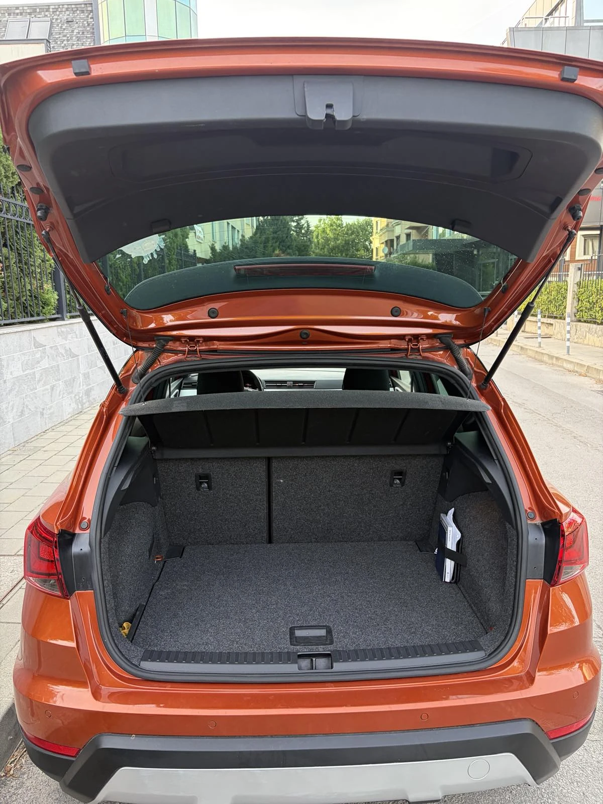 Seat Arona, снимка 7 - Автомобили и джипове - 56344289