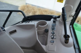 Трактор John Deere 6215R, снимка 10