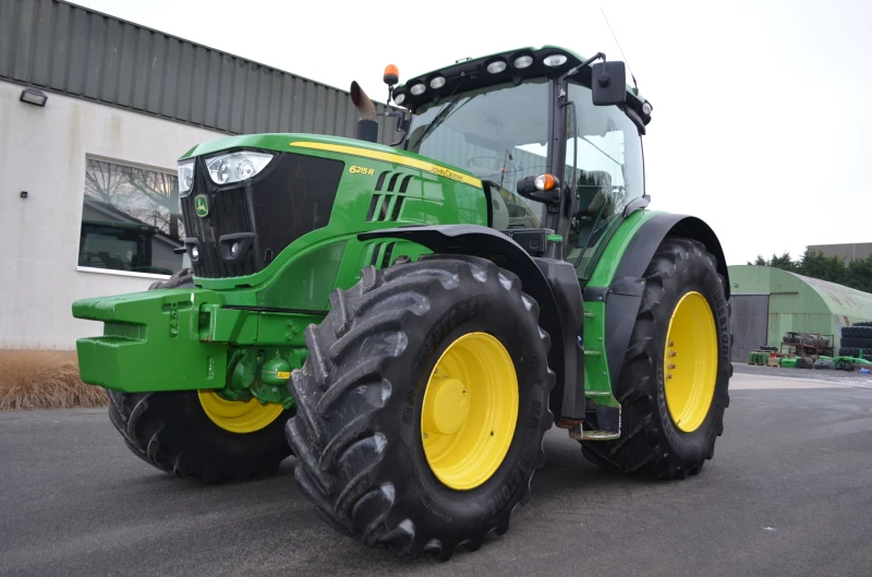 Трактор John Deere 6215R