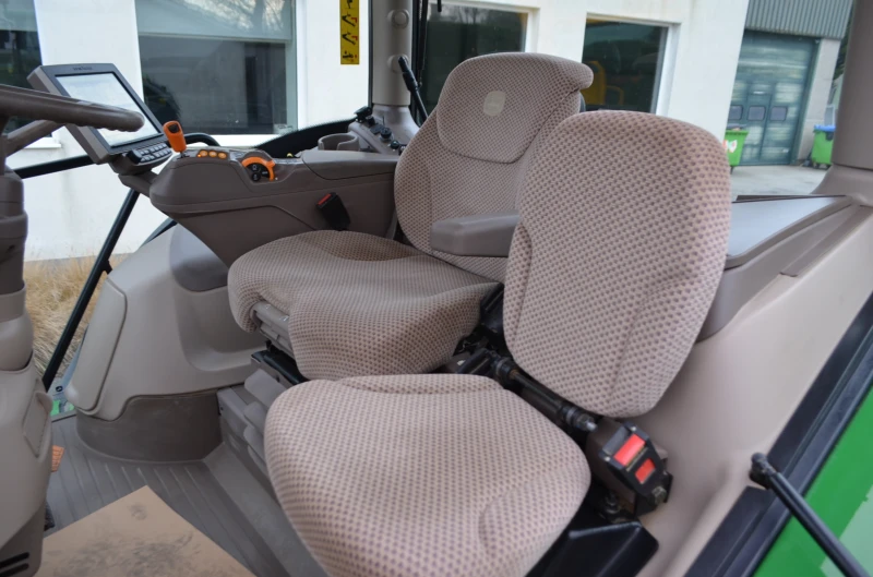 Трактор John Deere 6215R, снимка 8 - Селскостопанска техника - 53154834