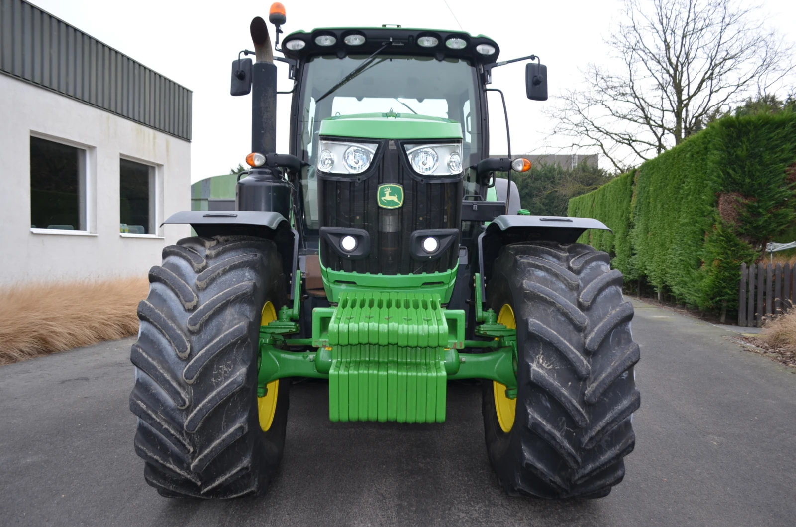 Трактор John Deere 6215R - изображение 6
