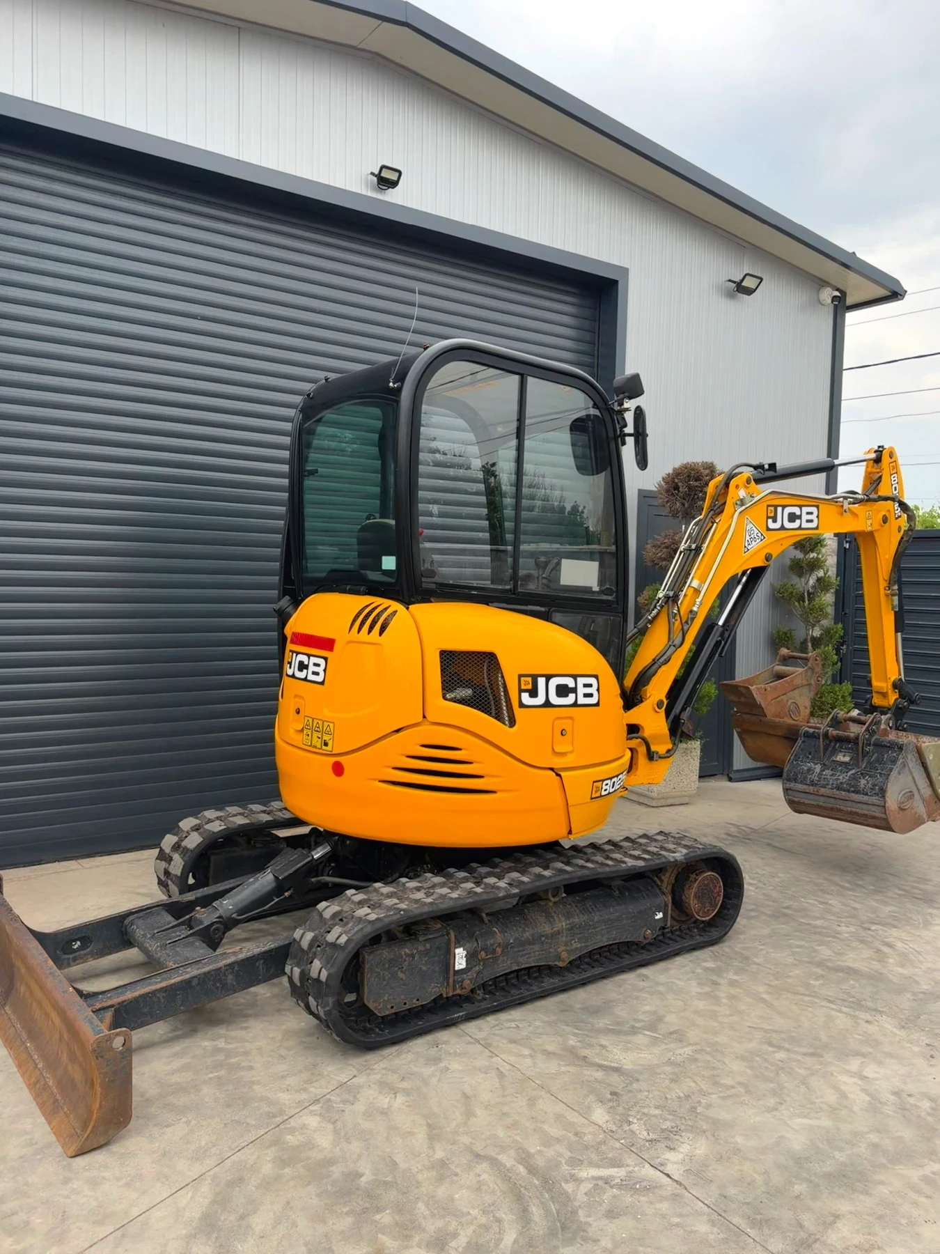 Багер JCB 8025 ПЕРФЕКТЕН, снимка 6 - Индустриална техника - 54871125