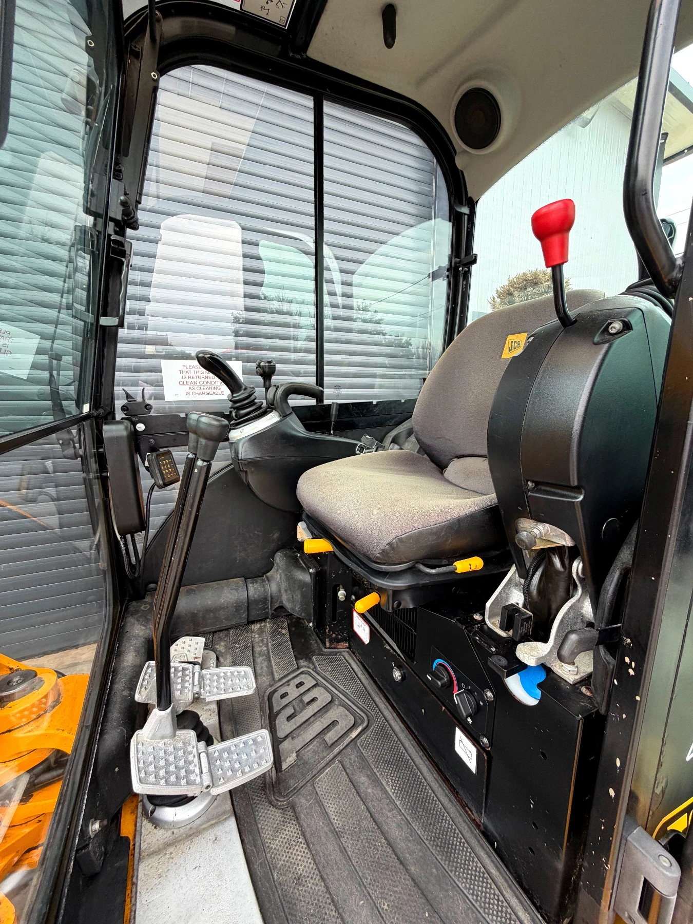 Багер JCB 8025 ПЕРФЕКТЕН, снимка 13 - Индустриална техника - 54871125