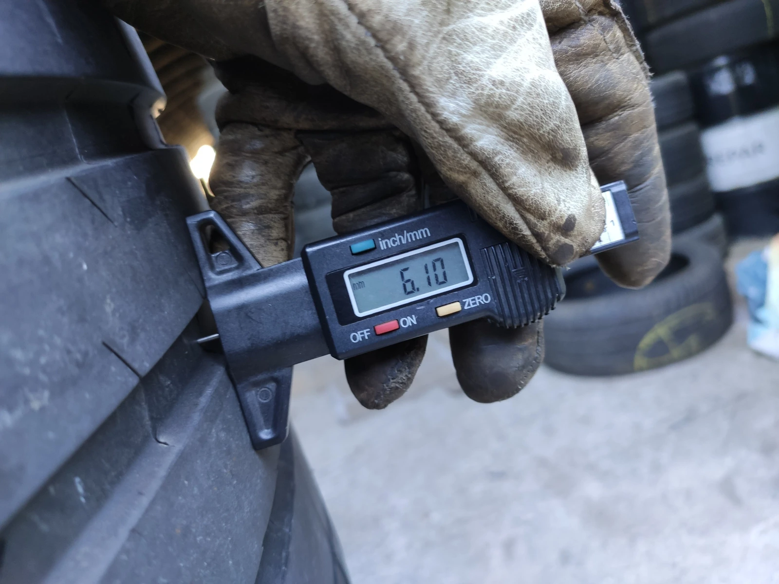 Гуми Летни 295/35R20, снимка 5 - Гуми и джанти - 54985698