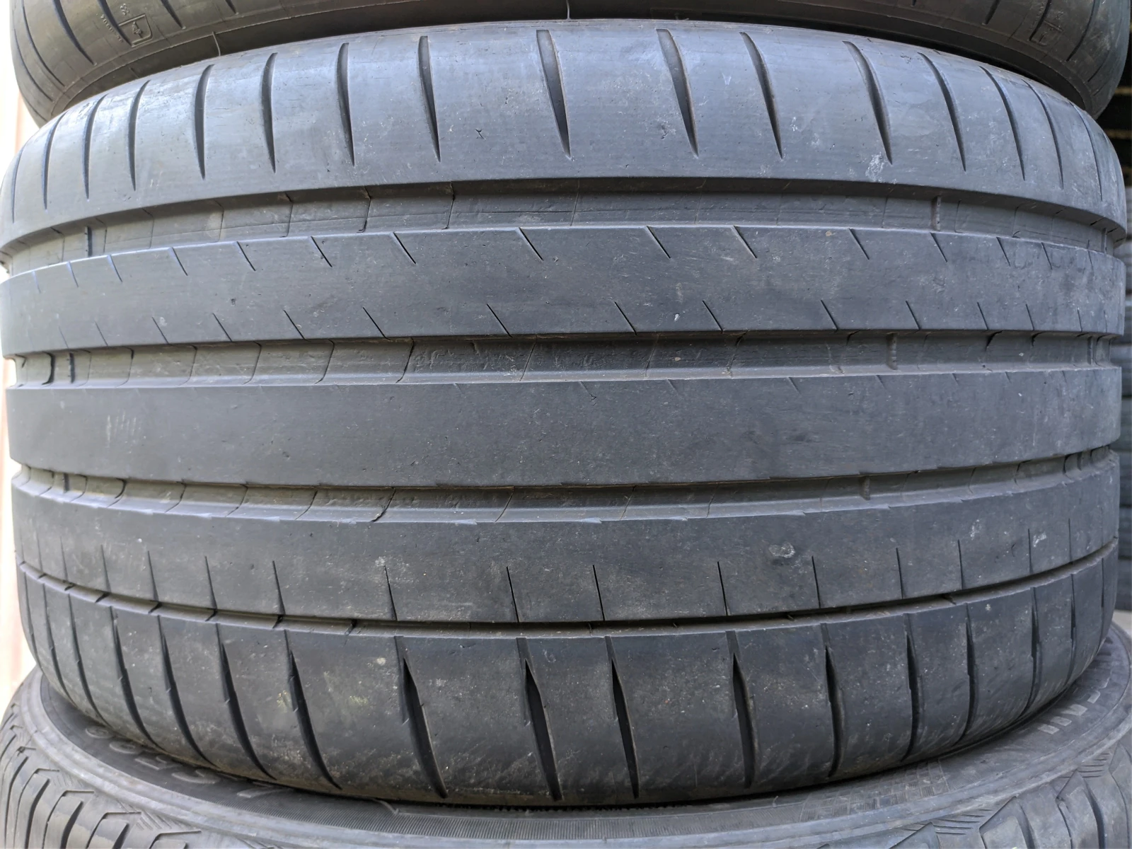 Гуми Летни 295/35R20, снимка 4 - Гуми и джанти - 54985698