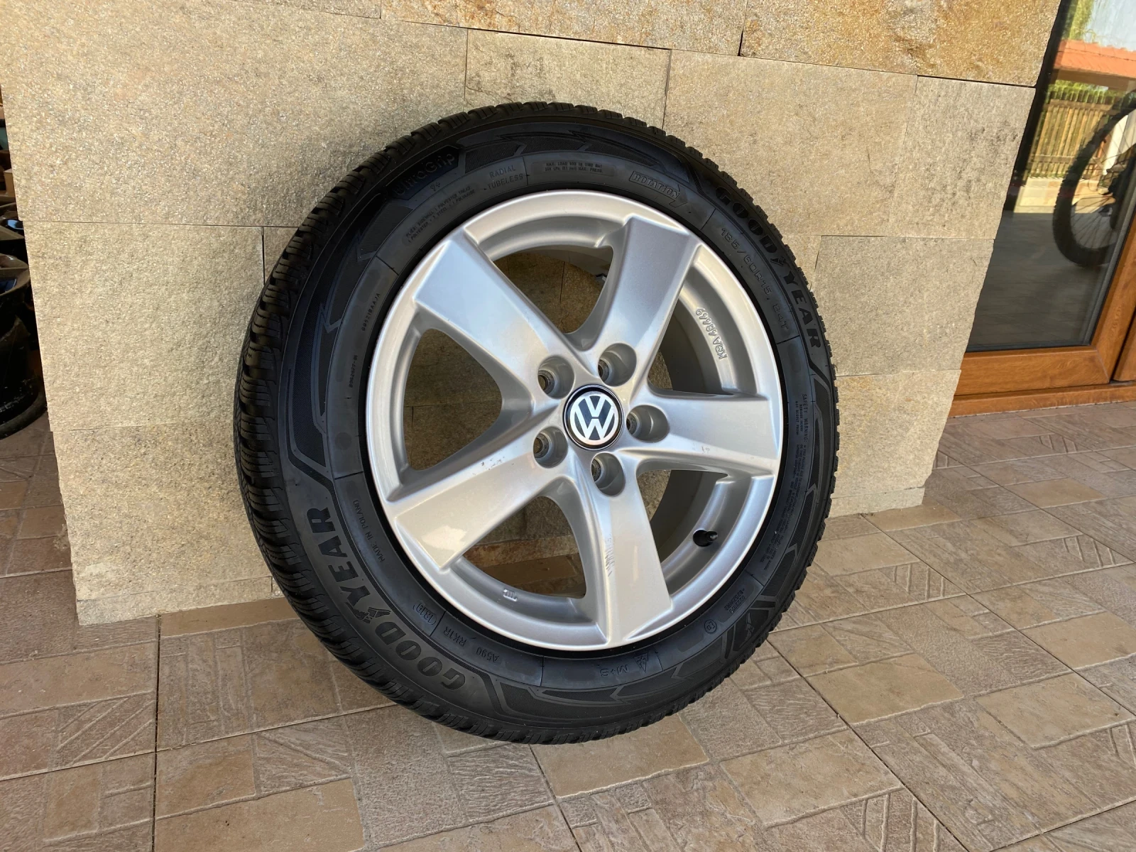 Гуми с джанти Goodyear 185/60R15, снимка 5 - Гуми и джанти - 56021768