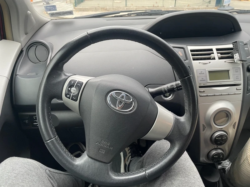 Toyota Yaris, снимка 7 - Автомобили и джипове - 48012193