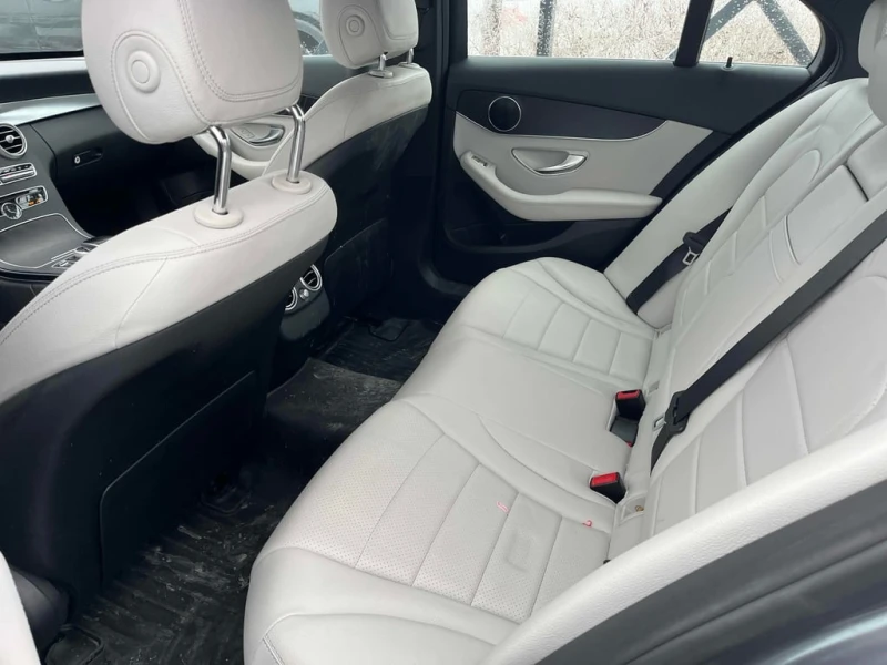 Mercedes-Benz C 300 * CARFAX * БЕЗ ПЪРВОНАЧАЛНА ВНОСКА, снимка 10 - Автомобили и джипове - 53020249
